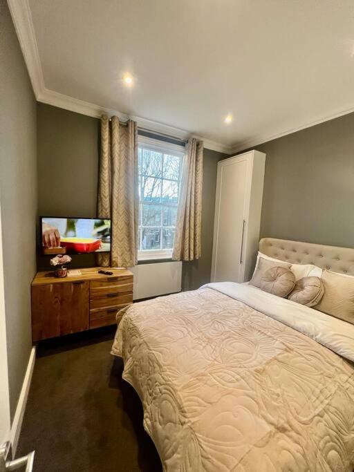 Апартаменти Flat In The Heart Of Holland Park Лондон Екстер'єр фото