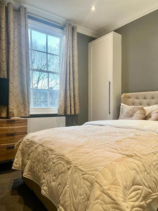 Апартаменти Flat In The Heart Of Holland Park Лондон Екстер'єр фото